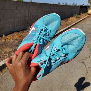 Nike tennis shoes